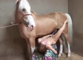 Chick climaxing on that horse manstick