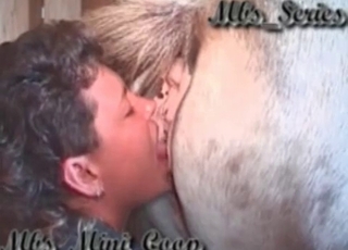 MILF gives a dose of pleasure for a hot stallion